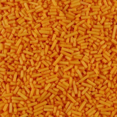Granulados laranja pequenos e cilíndricos, textura lisa