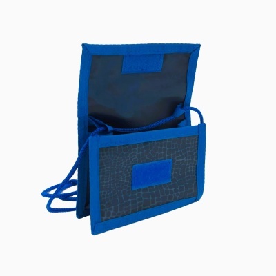 Bolsa carteira azul e preta com padrão texturizado aberta