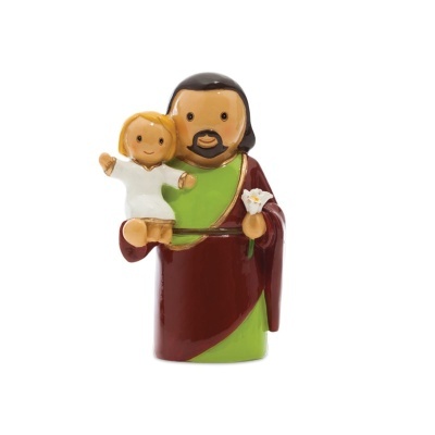 Figura decorativa em cerâmica de adulto e criança em fundo branco