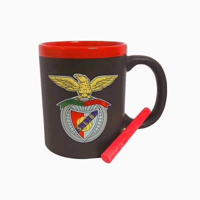 Caneca preta com interior vermelho e emblema colorido com águia e letras S.L.B