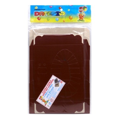 Caixa para bolo de cartão castanho embalada em plástico com etiqueta informativa