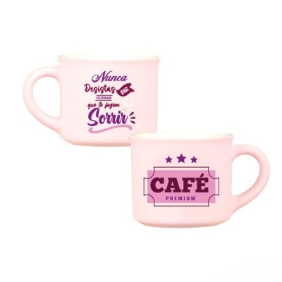 Duas canecas rosa com textos motivacionais e de café em roxo.