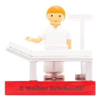 Figura decorativa de esteticista com maca e luminária em base vermelha