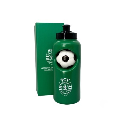 Garrafa desportiva verde com bola de futebol e emblema do Sporting CP.