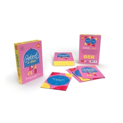 Jogo de cartas 'Conversas a Dois' com caixa rosa e amarelo e cartas coloridas