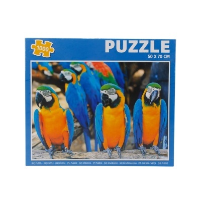 Caixa de puzzle com imagem de araras azuis e amarelas