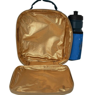 Mala térmica bege aberta com interior dourado e garrafa azul com tampa preta