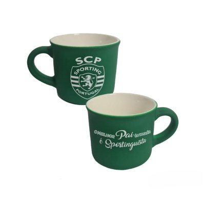 Duas canecas verdes com inscrições e logo do Sporting Clube de Portugal