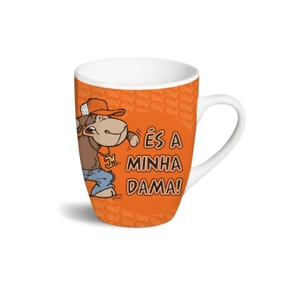 Caneca branca com estampado laranja e mensagem em português