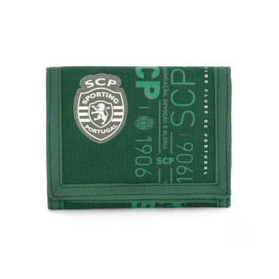 Carteira verde com emblema SCP Sporting Portugal e padrão de texto SCP 1906
