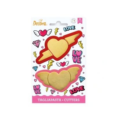 Conjunto de cortadores de massa em formato de coração com asas