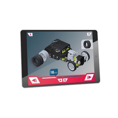 Tablet a mostrar modelo 3D desmontado de veículo pequeno
