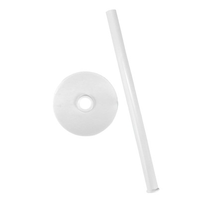 Haste plástica branca e roda plástica branca com orifício central sobre fundo branco