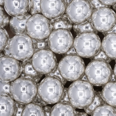 Esferas prateadas brilhantes agrupadas lado a lado