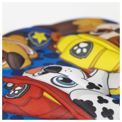 Padrão de cães cartoon coloridos com roupas vermelhas e amarelas