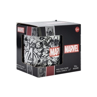Caneca Marvel preta com ilustrações de personagens em caixa