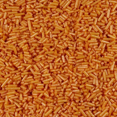 Granulados laranja brilhantes para decoração de bolos.