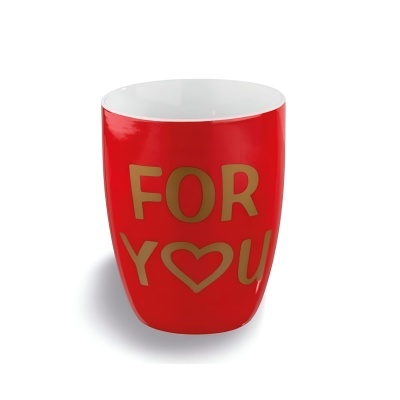 Caneca vermelha com texto dourado 'FOR YOU' e coração
