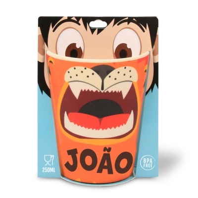 Copo infantil laranja com ilustração de leão e o nome JOÃO