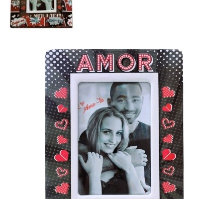 Moldura de foto com texto amoroso e padrão de bolinhas e corações