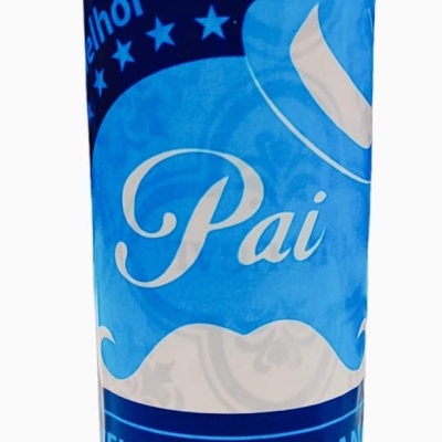 Copo alto azul com decoração de bigode, chapéu e texto em português para pai