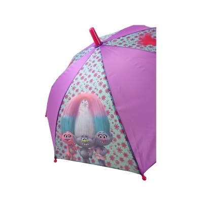 Guarda-chuva roxo com personagens dos Trolls e padrão de flores