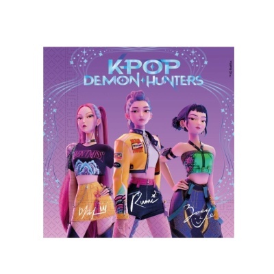 Três personagens animadas sob fundo roxo com texto K-POP DEMON HUNTERS e autógrafos digitais.