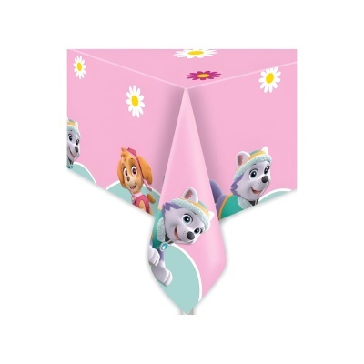 Toalha de mesa rosa com personagens de desenho animado e flores brancas.