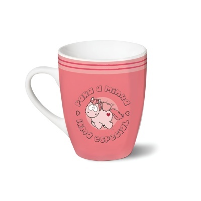 Caneca rosa com ilustração e texto na frente