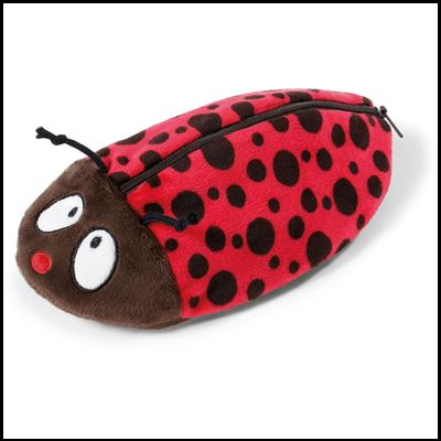 Estojo em forma de joaninha vermelha com pontos pretos e fecho preto