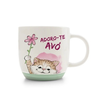 Caneca branca com desenho de gato e texto ADORO-TE AVÓ