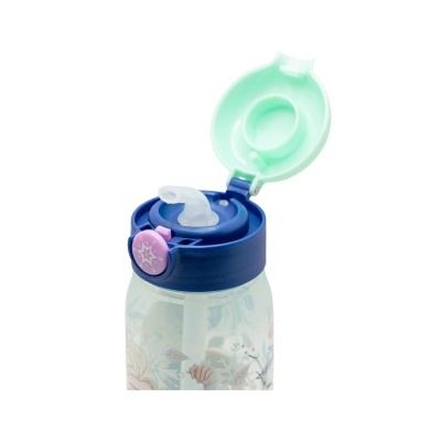 Garrafa transparente com tampa azul e botão rosa