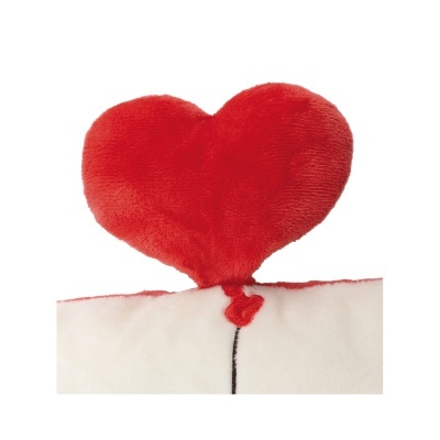 Travesseiro branco com coração vermelho de pelúcia