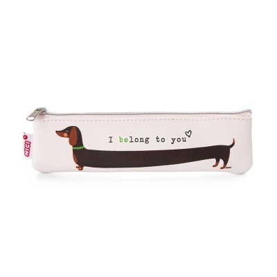 Estojo branco com ilustração de cão dachshund e texto I belong to you