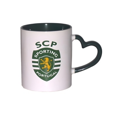 Caneca branca com logotipo do Sporting Clube de Portugal e pega em forma de coração verde