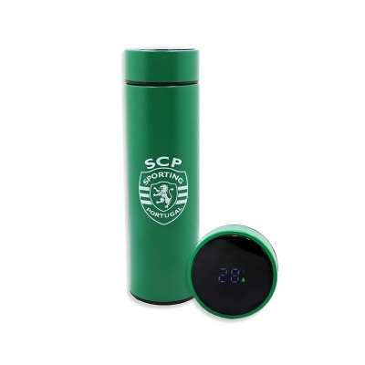Garrafa térmica verde do Sporting com tampa digital a mostrar temperatura