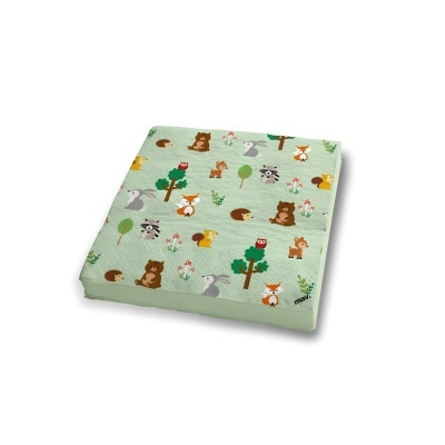 Almofada verde claro com padrão colorido de animais da floresta e árvores