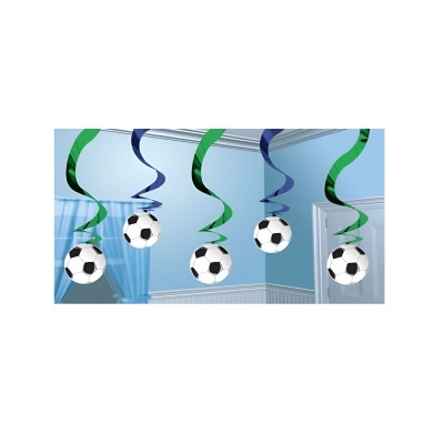 Decoração suspensa com bolas de futebol em espirais azul e verde