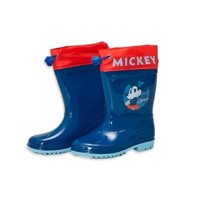 Botas de chuva azuis com parte superior vermelha e imagem do Mickey Mouse