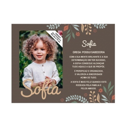 Cartaz personalizado com nome Sofia, foto de criança e texto descritivo em fundo decorado