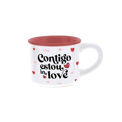 Caneca branca com interior vermelho e texto com corações