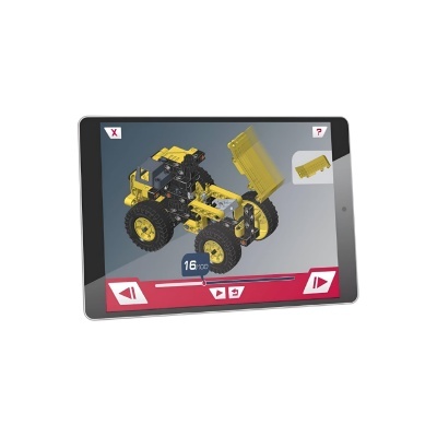 Tablet mostrando modelo 3D de veículo de brinquedo amarelo e preto