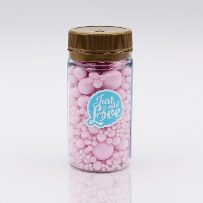 Frasco transparente com esferas rosas e etiqueta 'Just add Love'