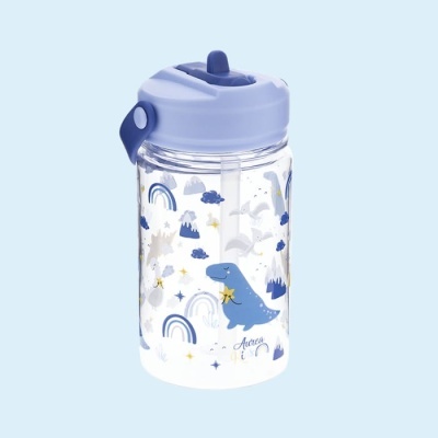 Garrafa plástica transparente com tampa lavanda e desenhos de dinossauros e arco-íris