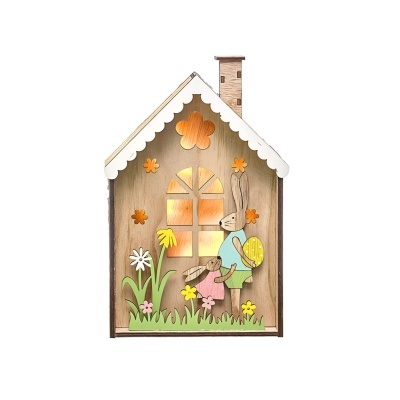Decoração casinha de madeira com coelhos e flores coloridas