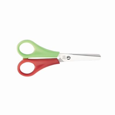 Tesoura com punho verde e vermelho e lâminas de aço