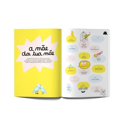 Livro infantil amarelo aberto com texto e ilustrações coloridas