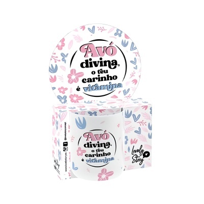 Caneca branca com texto para avó e embalagem floral rosa e azul