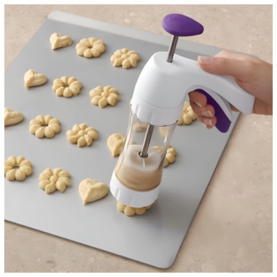 Dispositivo manual branco e roxo para fazer bolachas e bolachas moldadas num tapete cinza