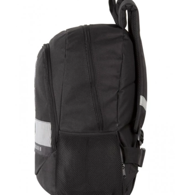 Mochila preta com bolso lateral em rede e alças ajustáveis com refletor